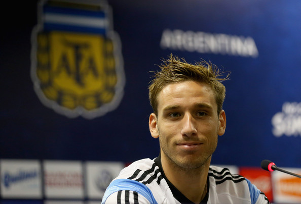 Manchester United have reportedly agreed personal terms on a four-year deal for Lazio midfielder Lucas Biglia.