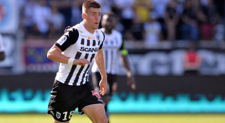 Angers midfielder Baptiste Santamaria in action during a Ligue One encounter. (Getty Images)