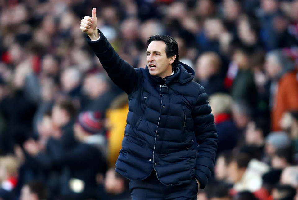 Arsenal manager Unai Emery gives thumbs-up. (Getty Images)