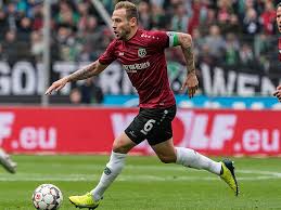 Hannover 96 midfielder Marvin Bakalorz in action. (Getty Images)