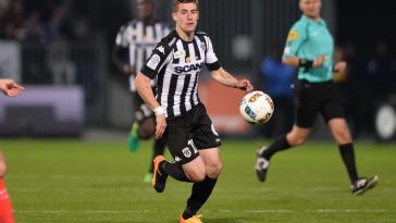 Angers midfielder Baptiste Santamaria in action. (Getty Images)