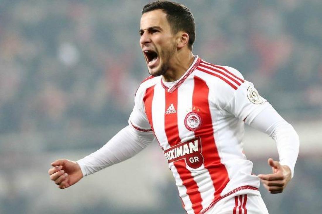 Olympiacos right-back Omar Elabdellaoui celebrates after scoring. (Getty Images)