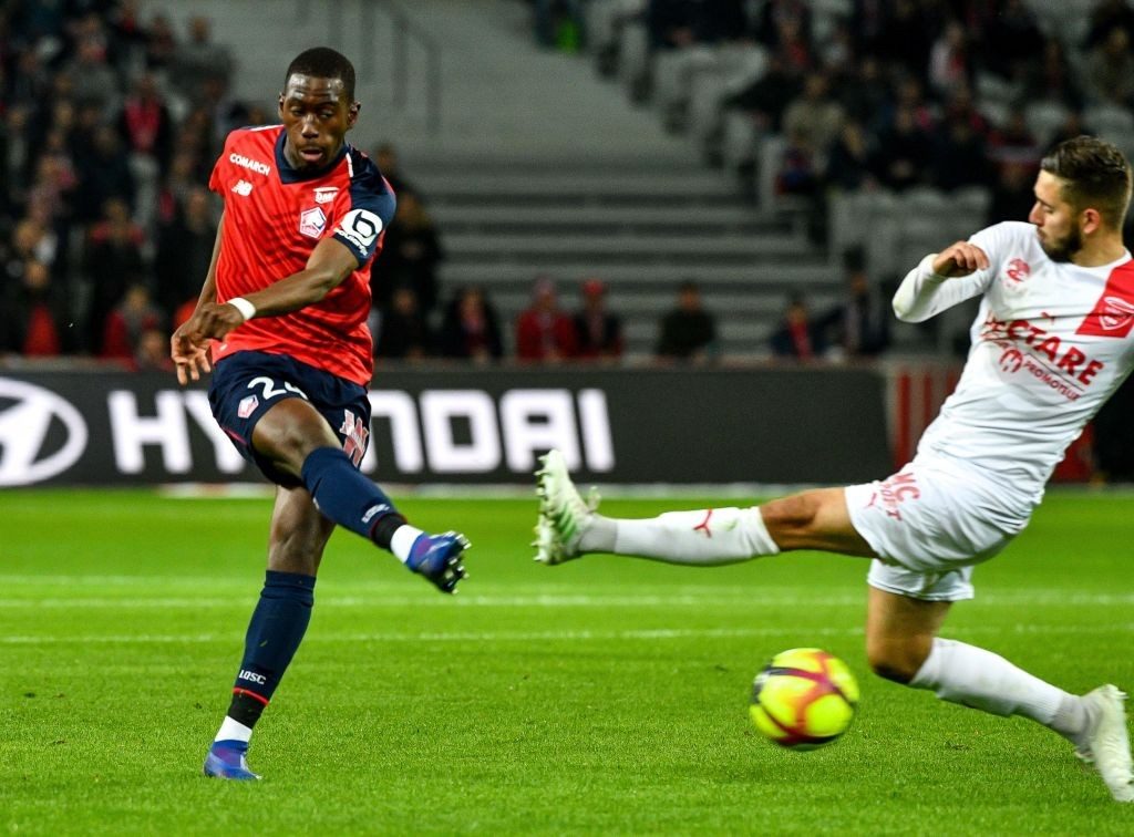 Lille midfielder Boubakary Soumare shoots from distance. (Getty Images)