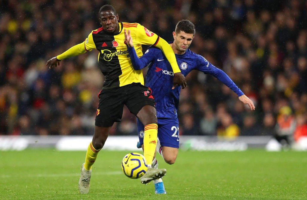 Abdoulaye Doucoure battles for possession with Chelsea's Christian Pulisic. (Getty Images)