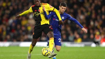 Abdoulaye Doucoure battles for possession with Chelsea's Christian Pulisic. (Getty Images)