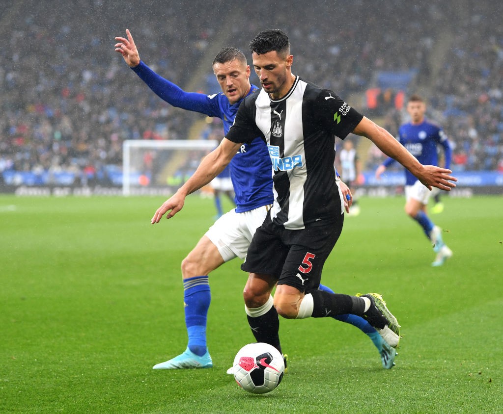 Fabian Schar of Newcastle United is challenged by Jamie Vardy of Leicester City during the Premier League match between Leicester City and Newcastle United. (Getty Images)