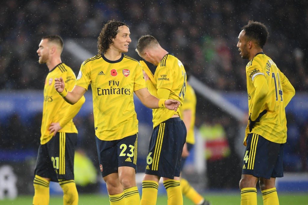 Arsenal players upset after conceding against Leicester City. (Getty Images)