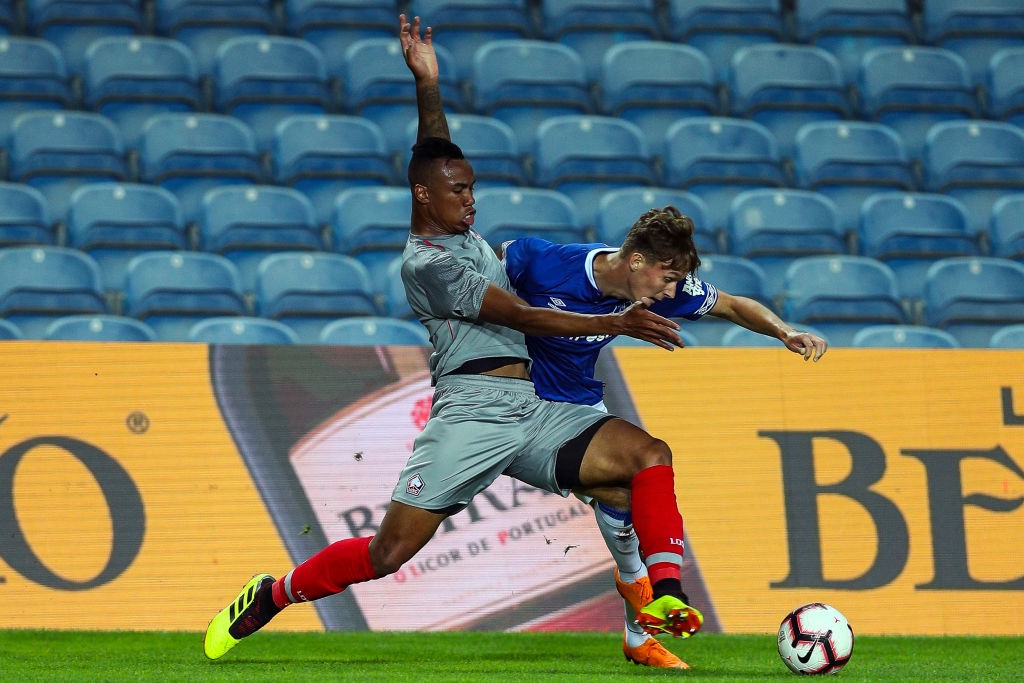 Gabriel Magalhaes of Lille competes for the ball with Kieran Dowell of Everton during the match between Everton FC and LOSC Lille for Algarve Football Cup 2018 at Estadio do Algarve on July 21, 2018 in Faro, Portugal. (Getty Images)
