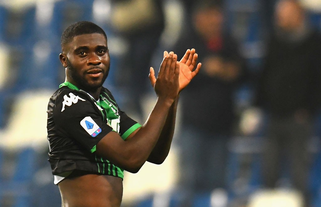 Sassuolo Jeremie Boga applauds the fans. (Getty Images)
