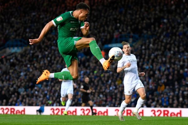 Jacob Murphy of Sheffield Wednesday shoots towards goal during the Sky Bet Championship match between Leeds United and Sheffield Wednesday at Elland Road on January 11, 2020 in Leeds, England. (Getty Images)