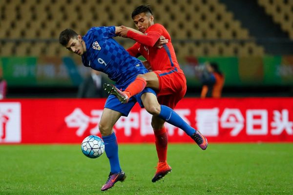 Mirko Maric (L) of Croatia challenges Paulo Diaz of Chile during the 2017 Gree China Cup International Football Championship match between Croatia and Chile at Guangxi Sports Center on January 11, 2017 in Nanning, China. (Getty Images)