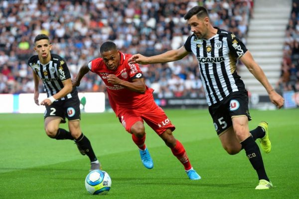 Dijon's French defender Mickael Alphonse (C) fights for the ball with Angers' French defender Rayan Ait-Nouri (L) and Angers' French midfielder Thomas Mangani during the French L1 Football match between SCO Angers and DFCO Dijon, on August 31, 2019, at the Raymond-Kopa Stadium in Angers, northwestern France. (Getty Images)
