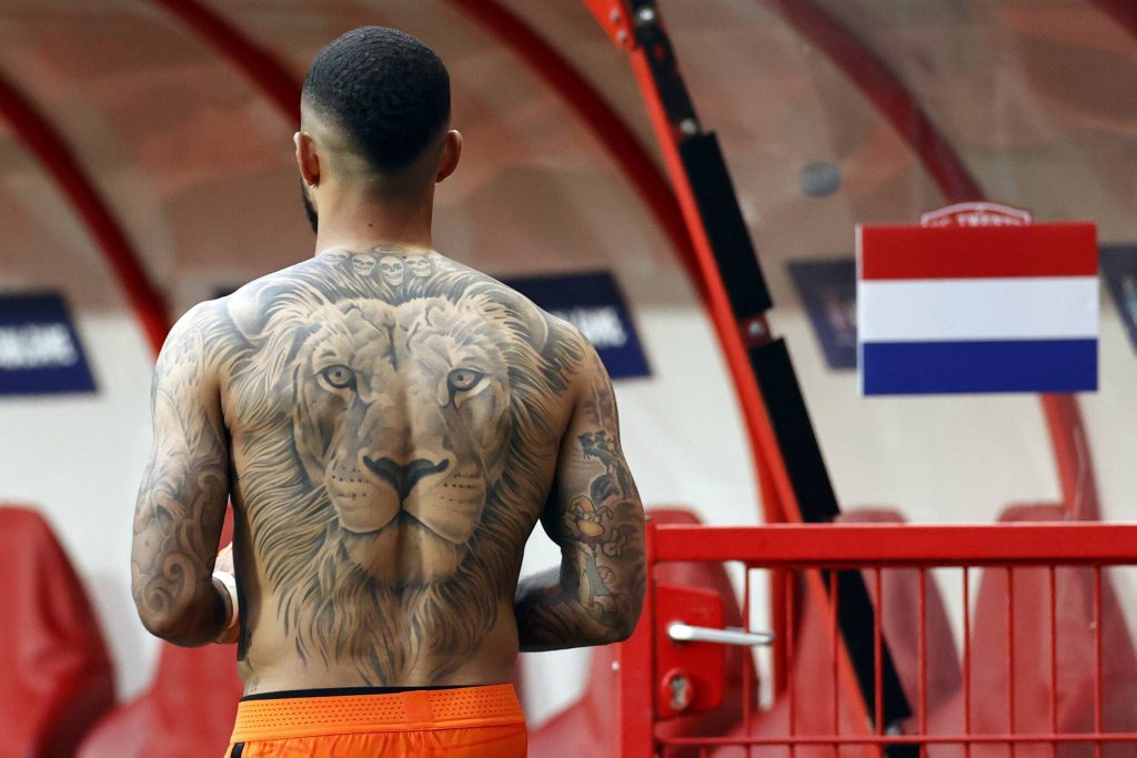 Memphis Depay has a big tattoo of a lion on his back net worth, salary, contract, cars.