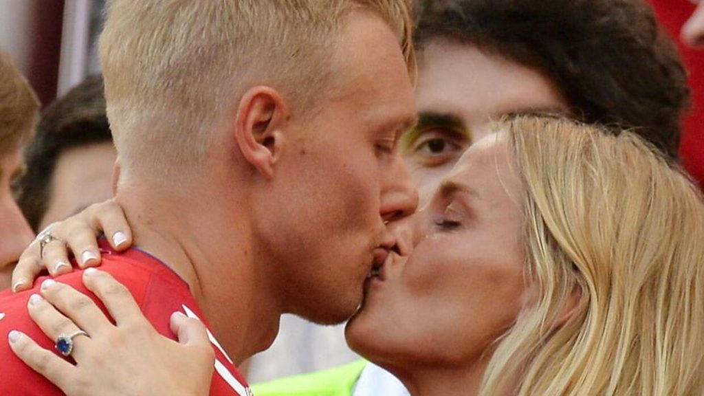 Simon Kjaer and Elina Gollert during EURO 2020.