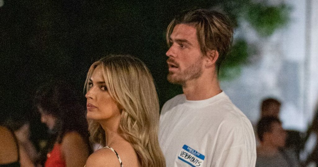 Sasha and Jack snapped at a beach party. (Picture was taken from londonnewstime.com)