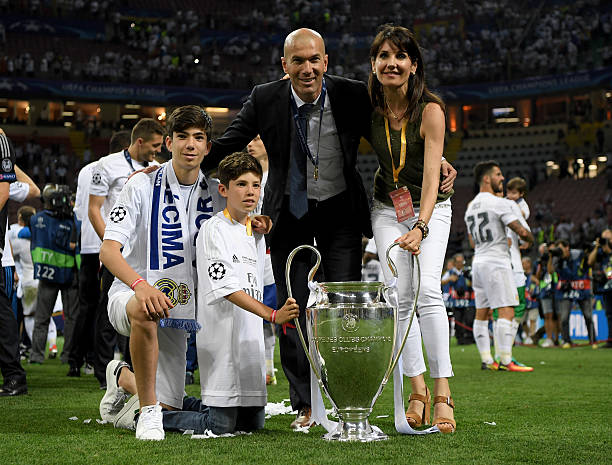 MILAN, ITALY - MAY 28:  Real Madrid head coach Zinedine Zidane poses with the trophy and his family and wife Veronique Zidane. (Photo by Matthias Hangst/Getty Images)