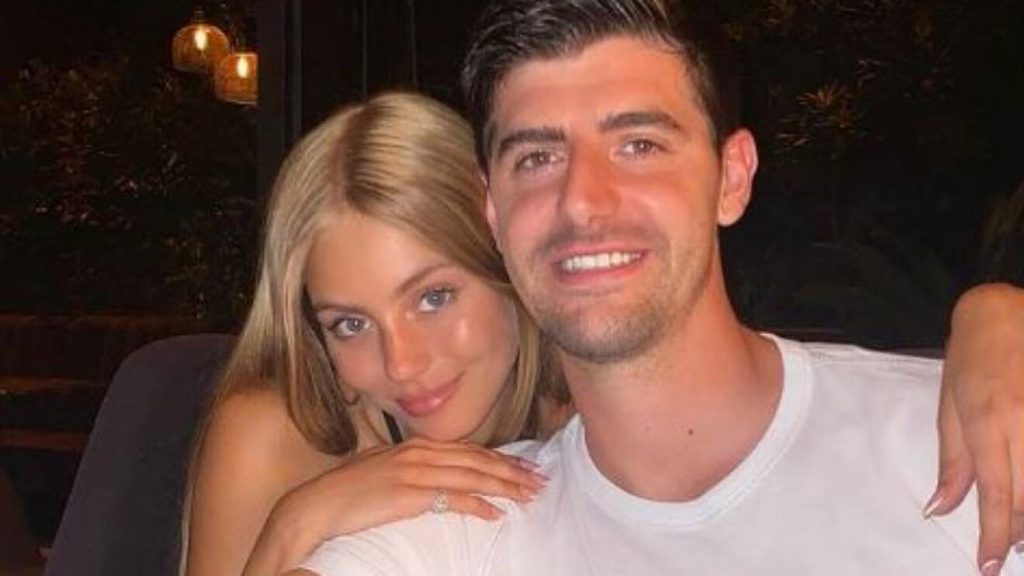 Thibaut Courtois met with his girlfriend in the early months of 2021. (Picture was taken from marca.com)