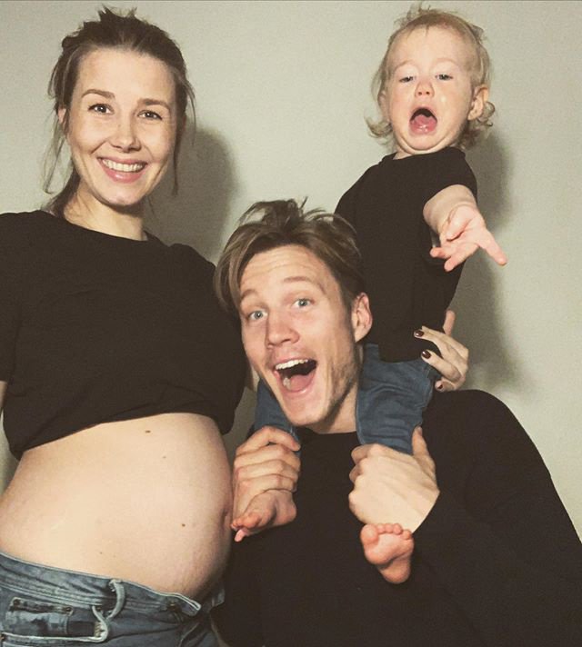 Wout Weghorst with wife and children. (Picture was taken from family-foot-people.forumcommunity.net)