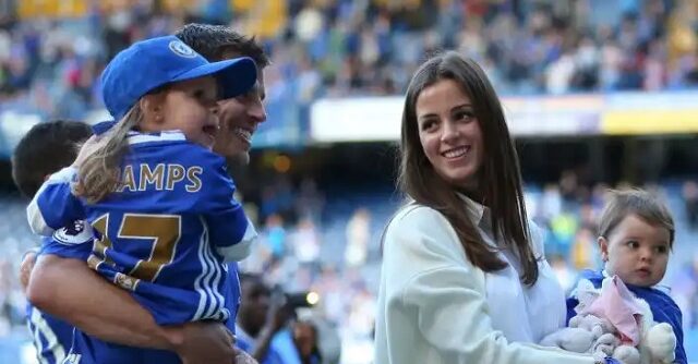 Cesar Azpilicueta with his wife and two daughters. 