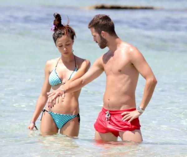 Miralem Pjanic met with his wife in Lyon, France. (Picture was posted on Twitter by Football Paparazzi)