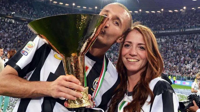 Chiellini celebrating Serie A win with his wife. (Picture was taken from unfoldedmagzine.com)