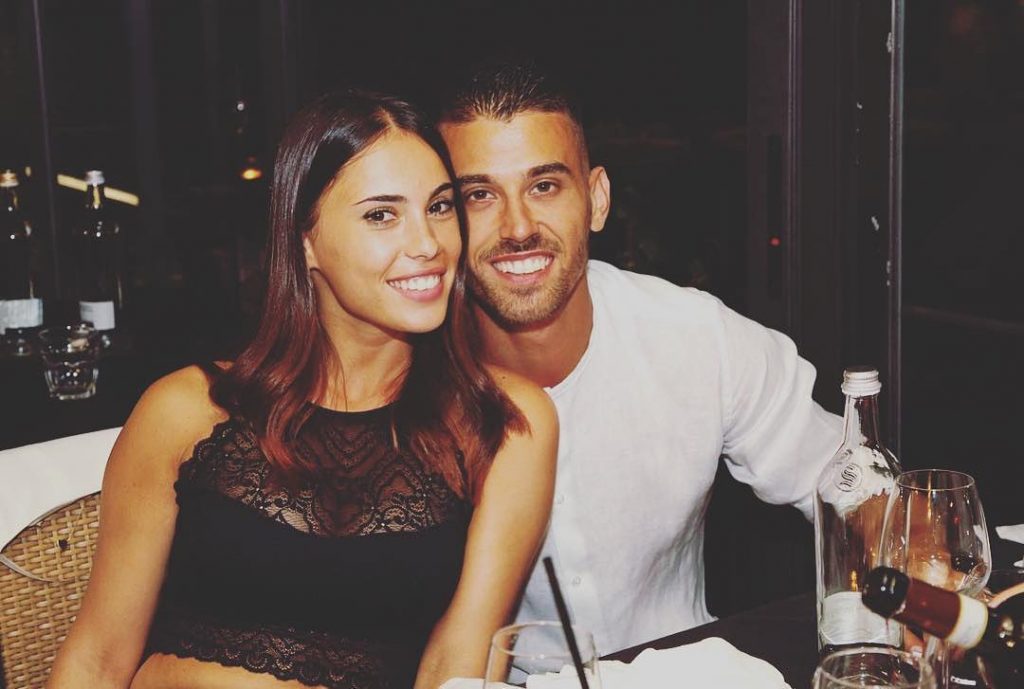 Leonardo Spinazzola having quality time with his wife Miriam Sette. (Credit: Twitter)