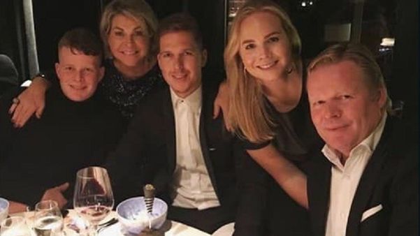 Ronald Koeman with wife and children. (Picture was taken from WTfoot)