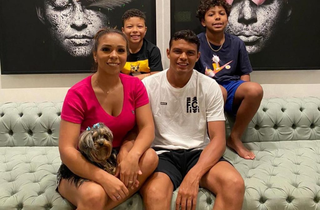 Thiago Silva with his wife and two sons. (Picture was taken from archyde.com)