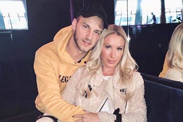 Marko Arnautovic met with his girlfriend at a Disco club. (Picture was taken from WTfoot)