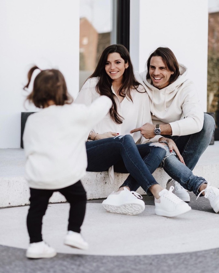 Yann Sommer with his wife and daughter. (Credit: Instagram / @ysommer1)