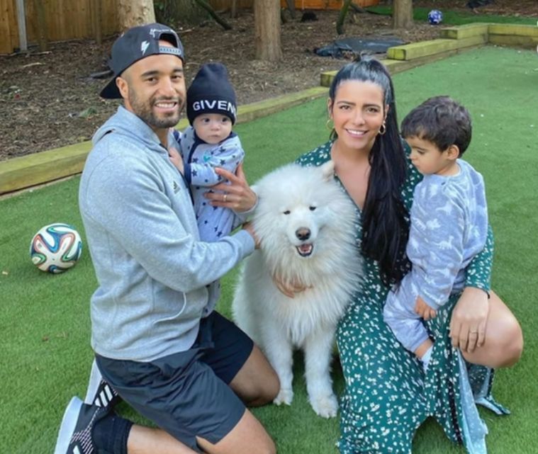 Lucas Moura with his wife and two adorable sons. (Picture was taken from Harry Hotspur)