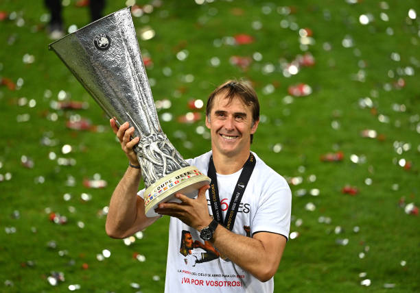 Julen Lopetegui, Head Coach of Sevilla celebrates with the UEFA Europa League Trophy following his team's victory in during the UEFA Europa League Final between Seville and FC Internazionale at RheinEnergieStadion on August 21, 2020 in Cologne, Germany. 