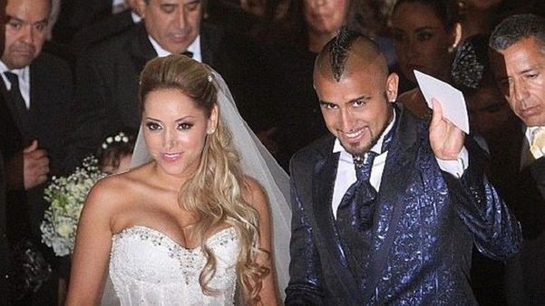 Arturo Vidal and Maria Teresa Matus in their wedding ceremony. (Picture was taken from SportMob)