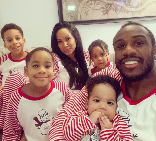 Michail Antonio with wife and four children. (Picture was taken from gossipgist.com)