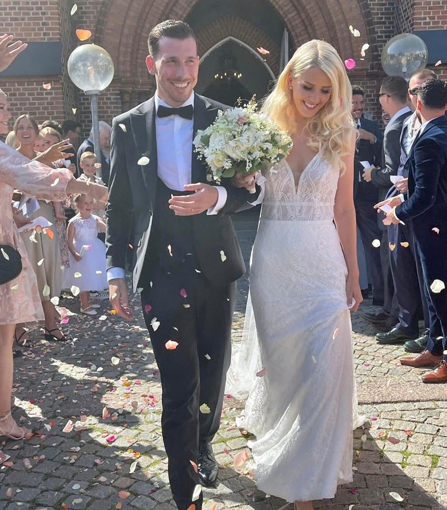 Pierre-Emile Hojbjerg and wife Josephine Siw Nielsen at their wedding ceremony. (Credit: Twiter) 
