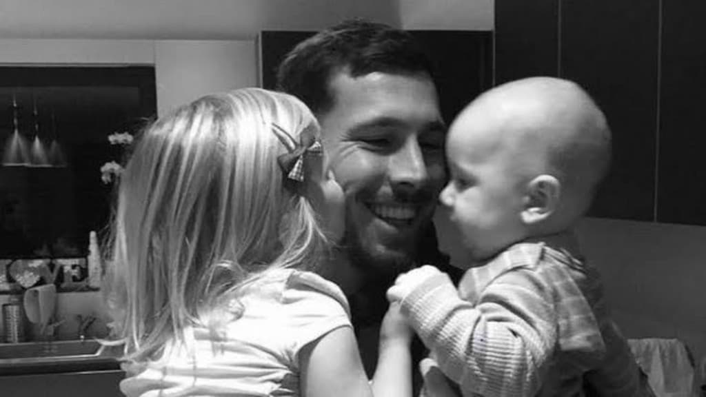 Pierre-Emile Hojbjerg with his Children. (Credit: Instagram) 
