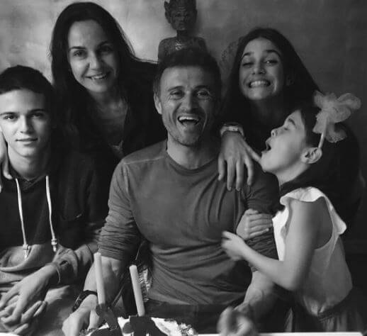 Luis Enrique with his wife and children. (Picture Credit: Instagram)