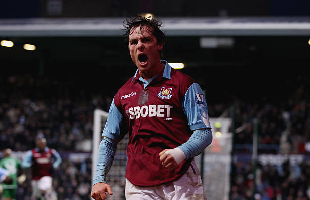 Scott Parker of West Ham celebrates after scoring their third goal goal during the Barclays Premier League match between West Ham United and Wigan Athletic at Boleyn Ground on November 27, 2010 in London, England