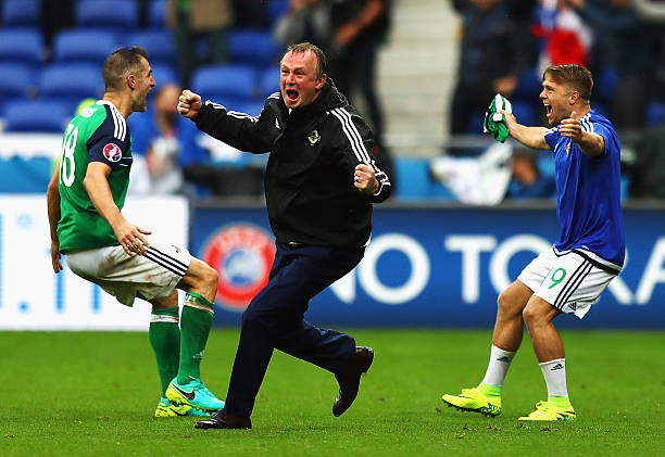 Michael O'Neill (C) manager of Northern Ireland celebrate his team's second goal 