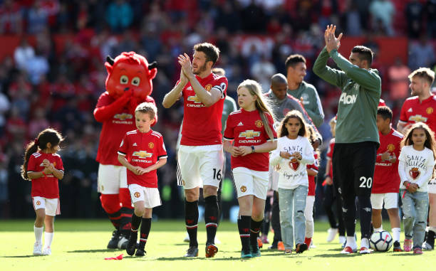  Michael Carrick of Manchester United enjoys the lap of honour with his children 