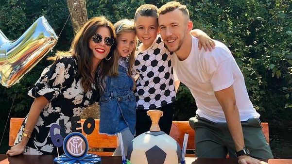 Ivan Perisic with his wife and children. (Picture was taken from SportMob)