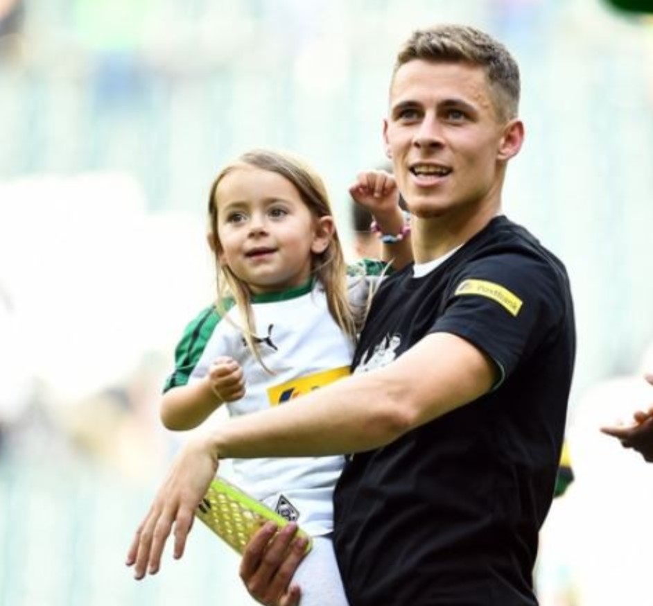 Thorgan Hazard with his daughter. (Source: @hln)