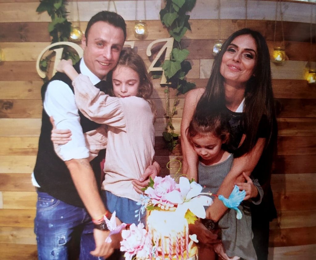 Dimitar Berbatov with his wife and daughters. (Picture was taken from eugenehoran.com)