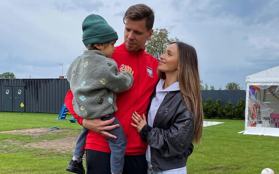 Wojciech Szczesny with his wife and children. (Credit: Instagram)