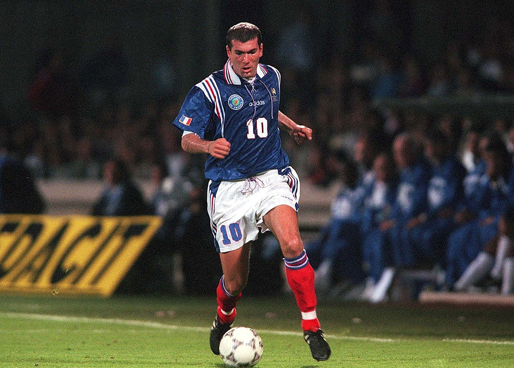 Zinedine Zidane advancing with the ball on his feet. (Photo by Bongarts/Getty Images)