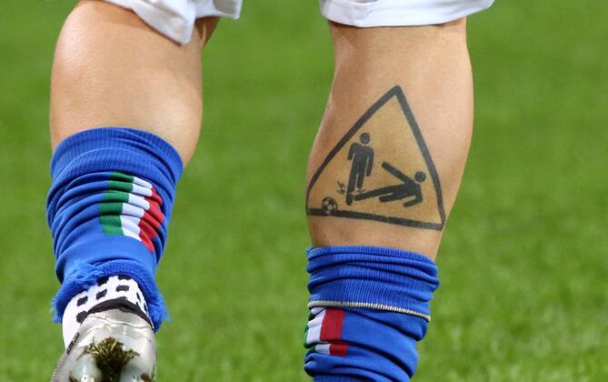 Daniele De Rossi's tackle hazard tattoo. (Credit: Imago Images)