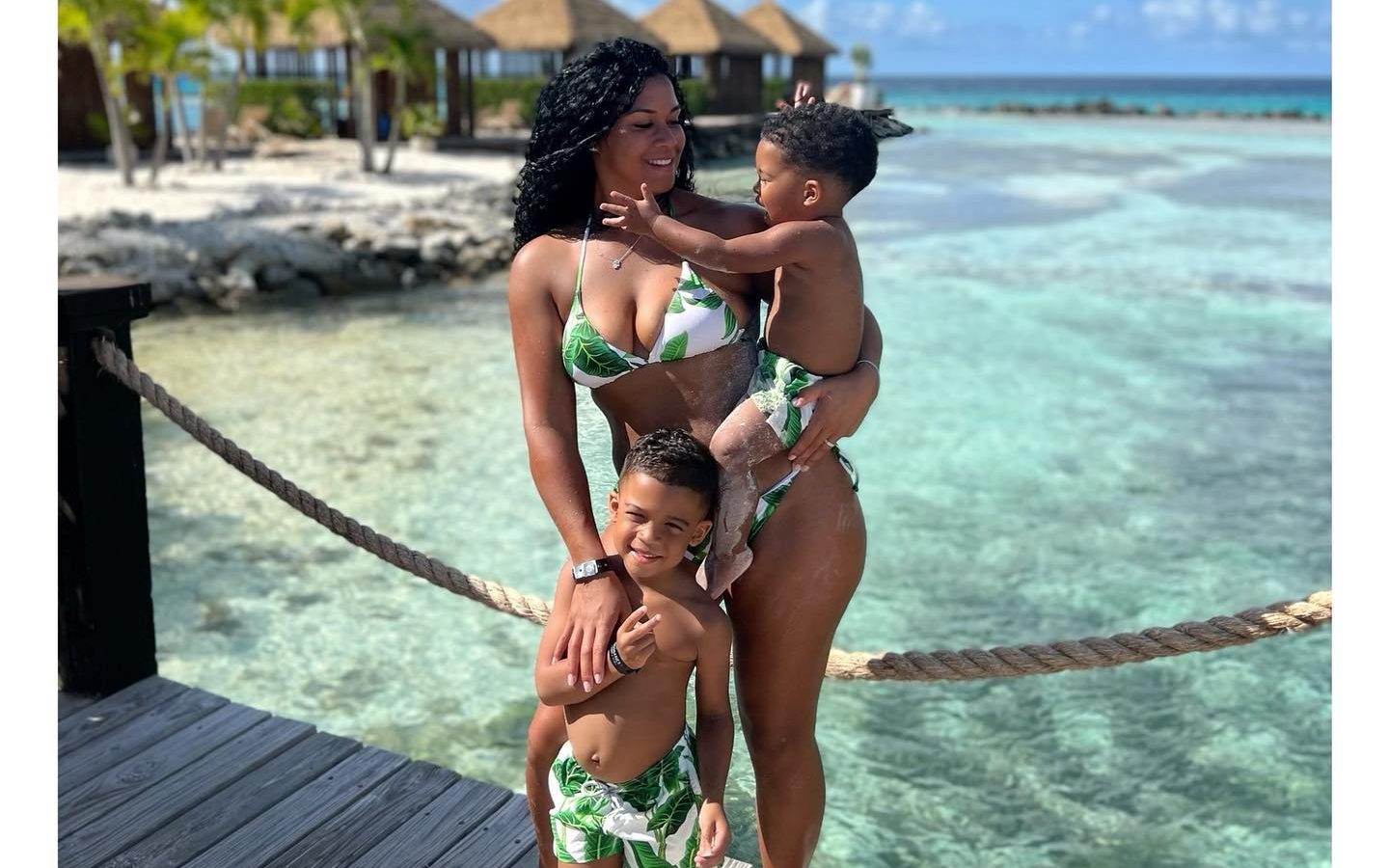 Mirella Pereira with her children. (Credit: Instagram)
