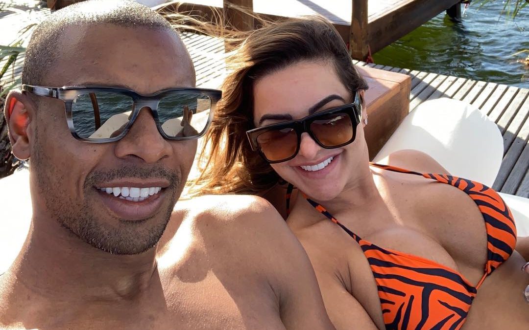 Fernandinho and his wife are teenage sweethearts. (Credit: Instagram)