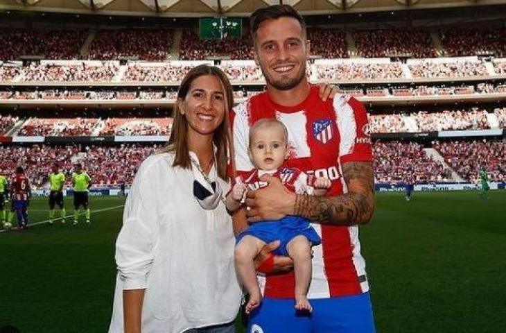 Saul Niguez with his wife and child. (Credit: Atletico Madrid)