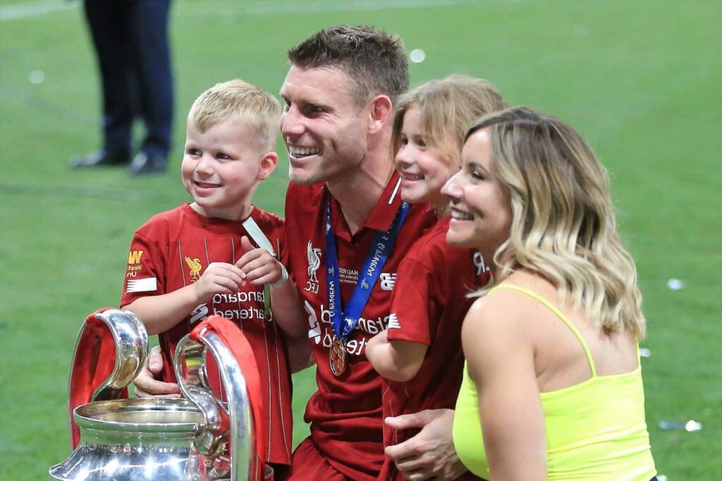 James Milner with his wife and children. (Credit: thejjreport.com)